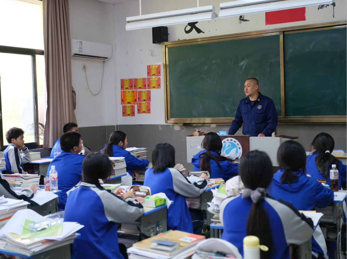 筑牢安全防线  守护平安校园